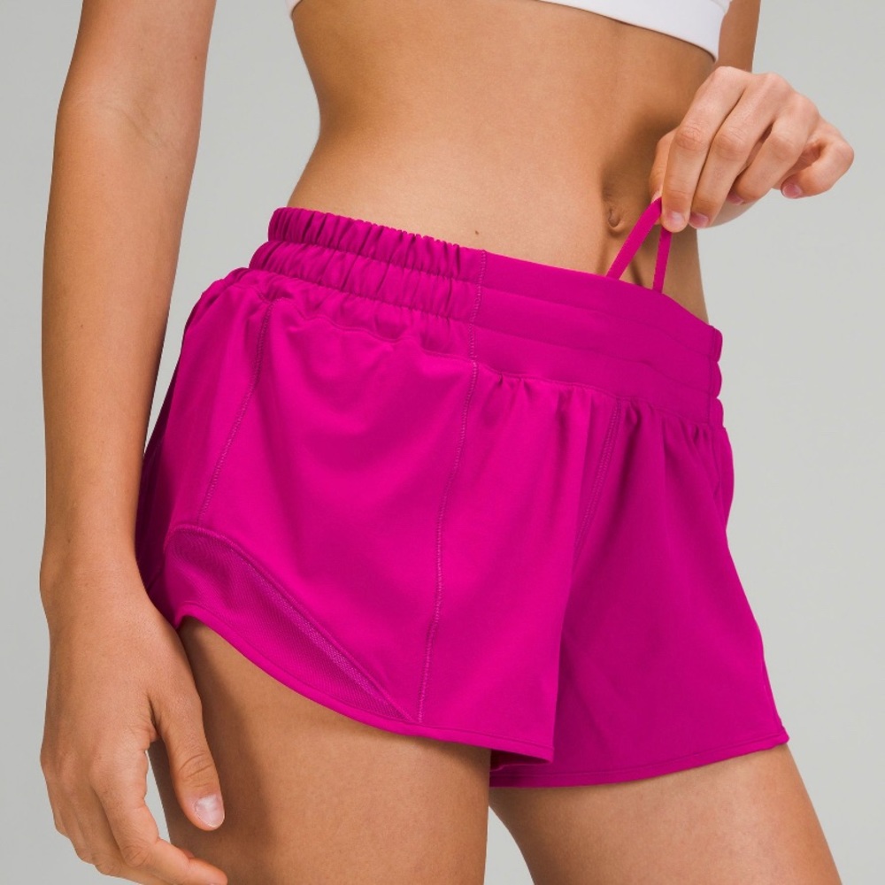 NWT 🍋 Lululemon Hotty Hot LR Short 2.5” Lined In Ripened Raspberry Size 4